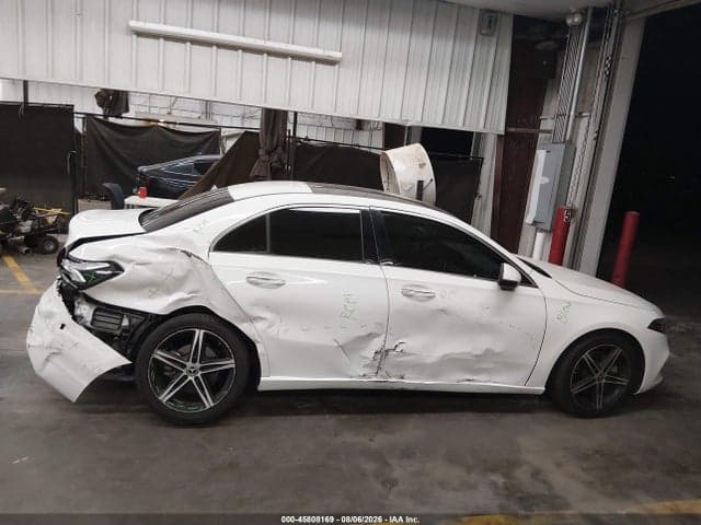 2021 MERCEDES-BENZ A 220 13