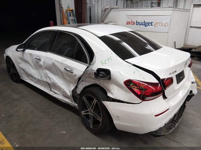 2021 MERCEDES-BENZ A 220 3