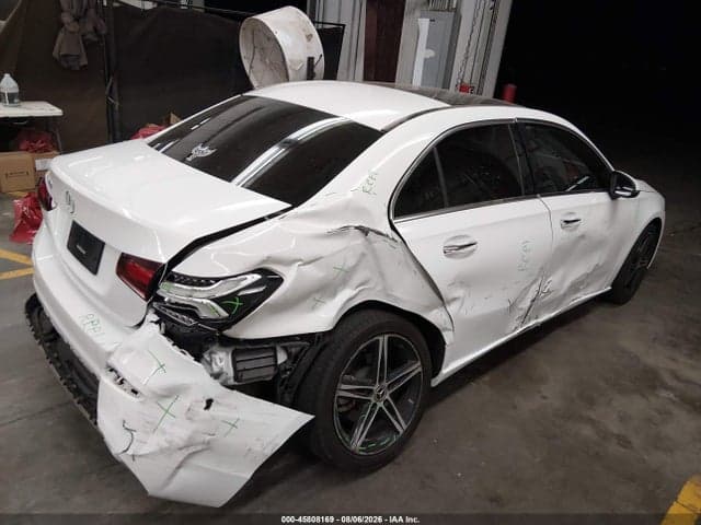 2021 MERCEDES-BENZ A 220 4