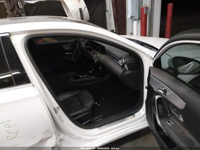 2021 MERCEDES-BENZ A 220 5