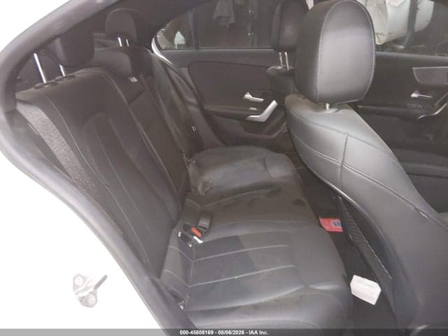 2021 MERCEDES-BENZ A 220 8