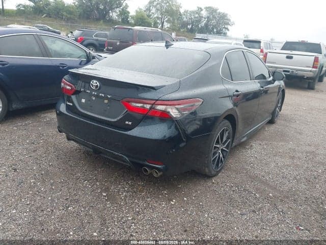 2021 TOYOTA CAMRY SE 4