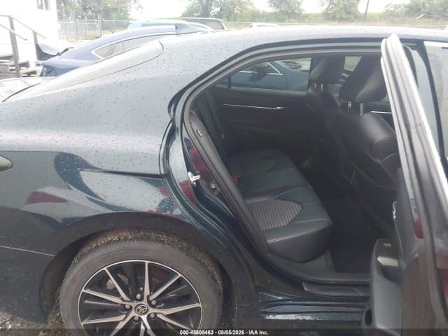 2021 TOYOTA CAMRY SE 8