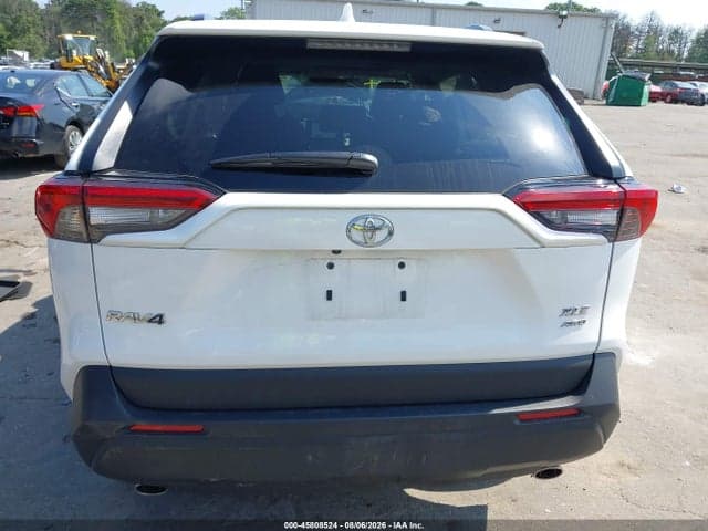 2025 TOYOTA RAV4 XLE 17