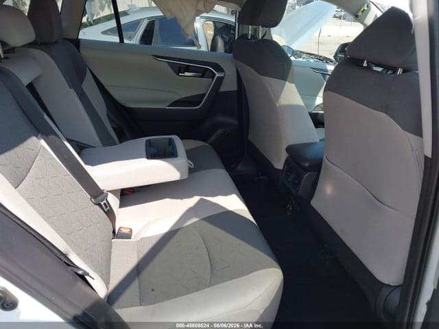 2025 TOYOTA RAV4 XLE 8