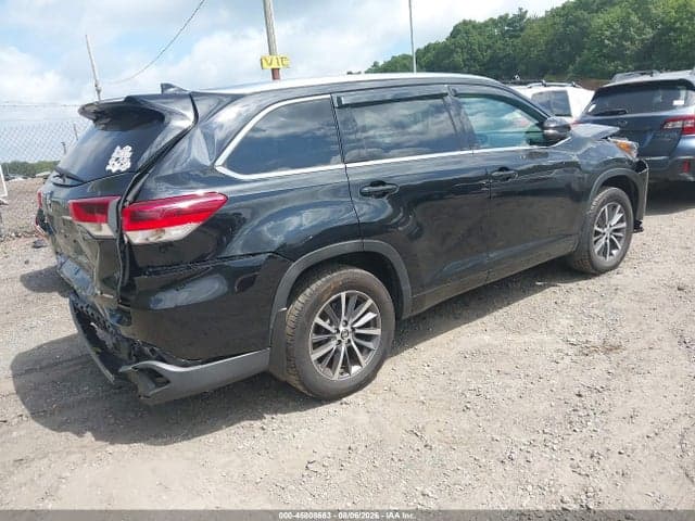 2017 TOYOTA HIGHLANDER XLE 4