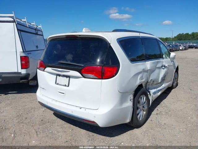 2019 CHRYSLER PACIFICA TOURING L 4