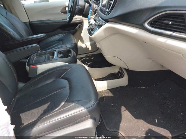 2019 CHRYSLER PACIFICA TOURING L 5