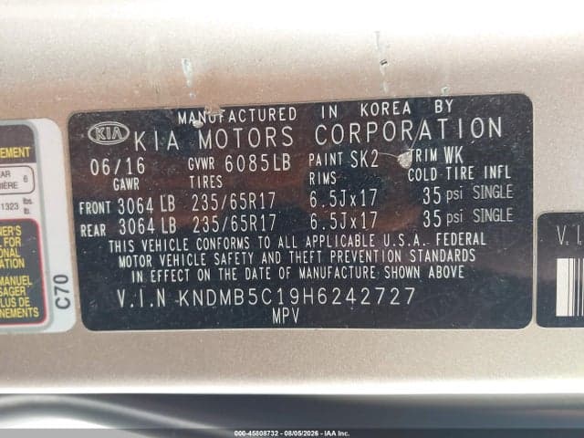 2017 KIA SEDONA LX 9