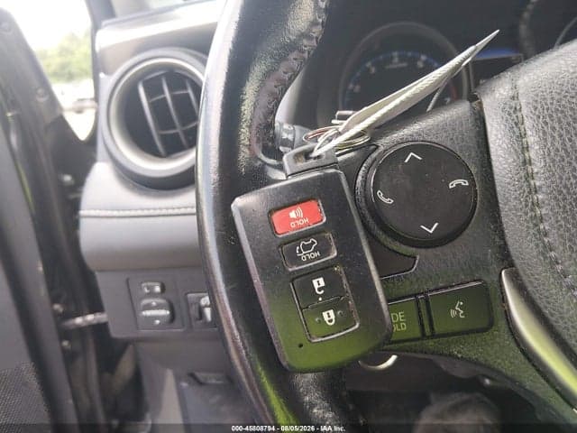 2018 TOYOTA RAV4 XLE 11
