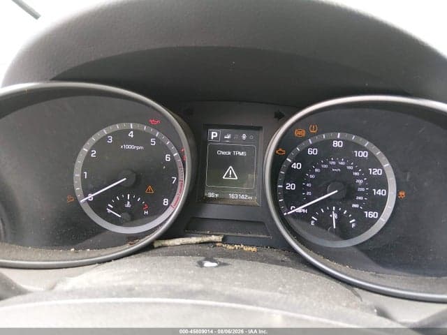 2017 HYUNDAI SANTA FE SE 7