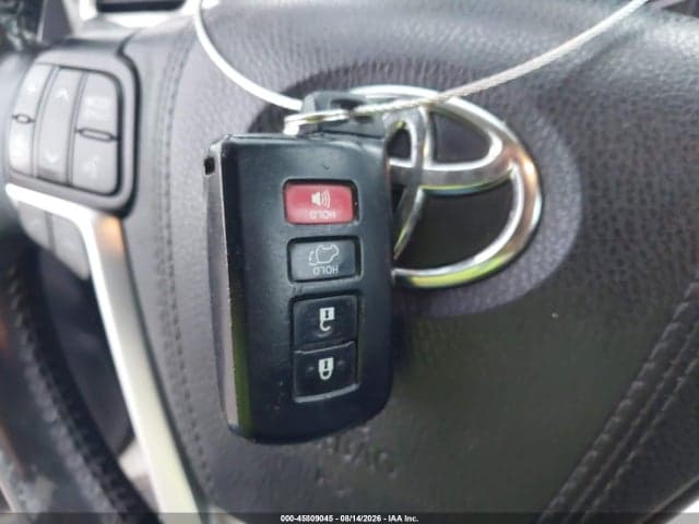 2017 TOYOTA HIGHLANDER LIMITED 11