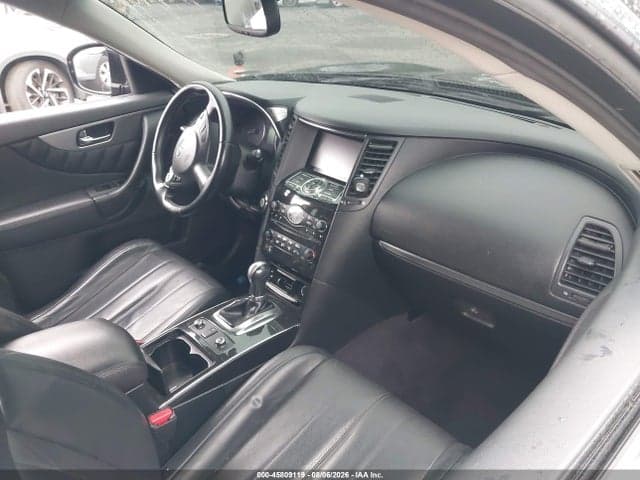 2017 INFINITI QX70 5