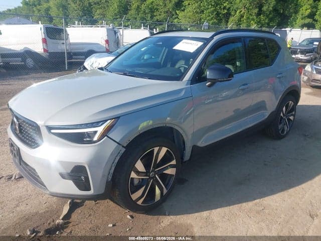 2025 VOLVO XC40 B5 PLUS DARK THEME 2