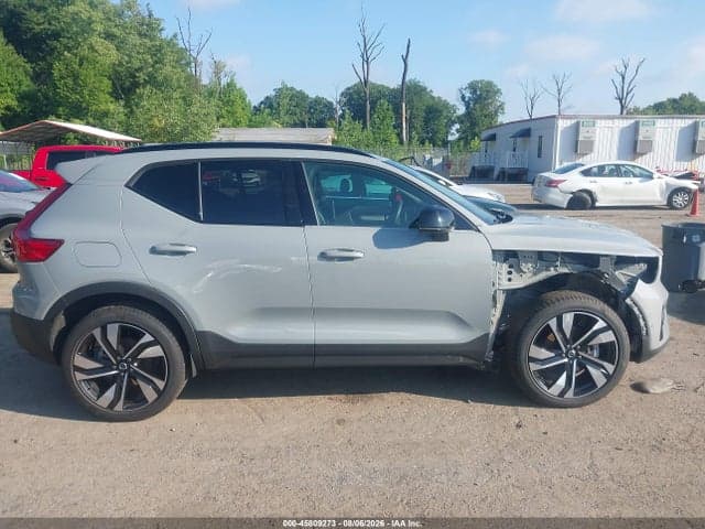 2025 VOLVO XC40 B5 PLUS DARK THEME 14