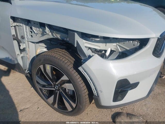 2025 VOLVO XC40 B5 PLUS DARK THEME 6
