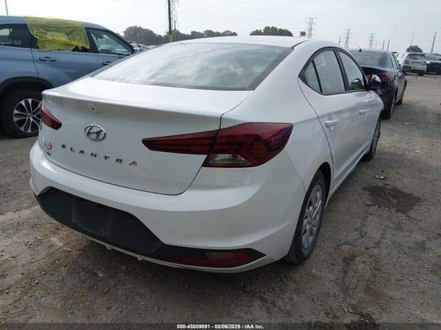 2019 HYUNDAI ELANTRA SE 4