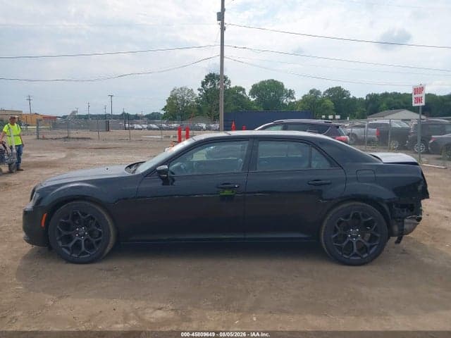 2019 CHRYSLER 300 14