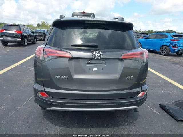 2018 TOYOTA RAV4 XLE 16
