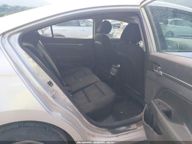 2018 HYUNDAI ELANTRA SE 8