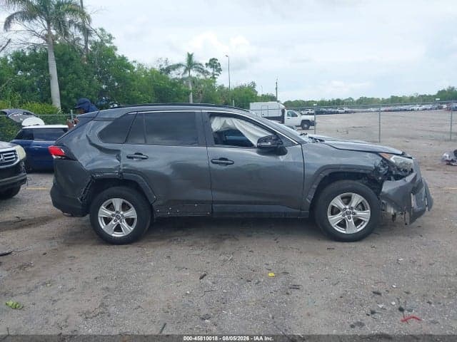 2021 TOYOTA RAV4 XLE 13