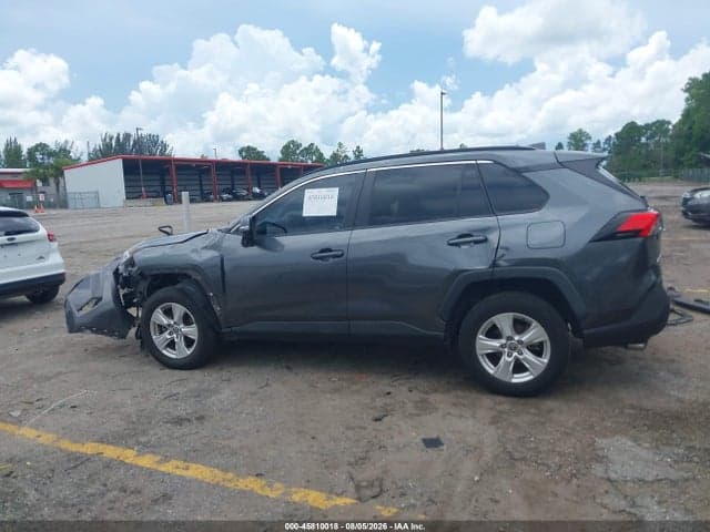 2021 TOYOTA RAV4 XLE 14