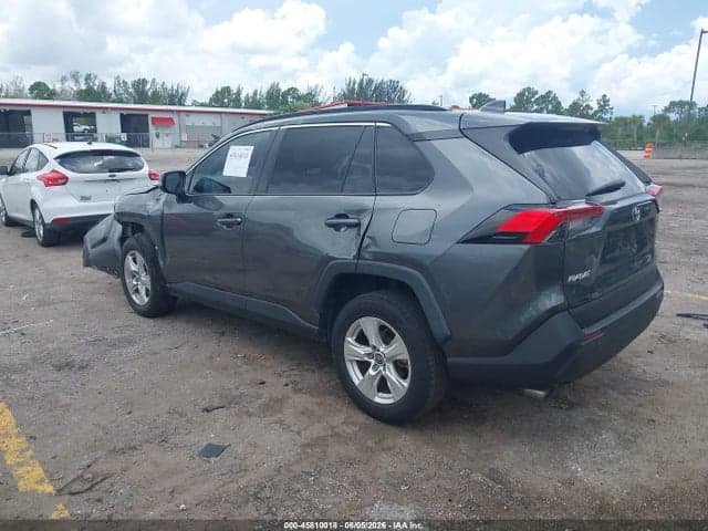 2021 TOYOTA RAV4 XLE 3