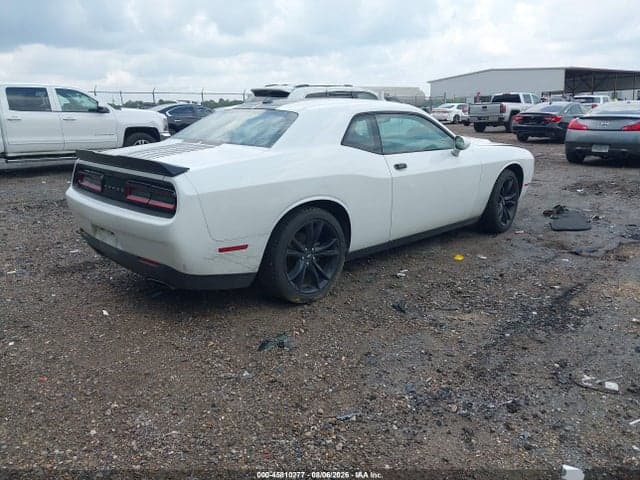 2017 DODGE CHALLENGER SXT 4