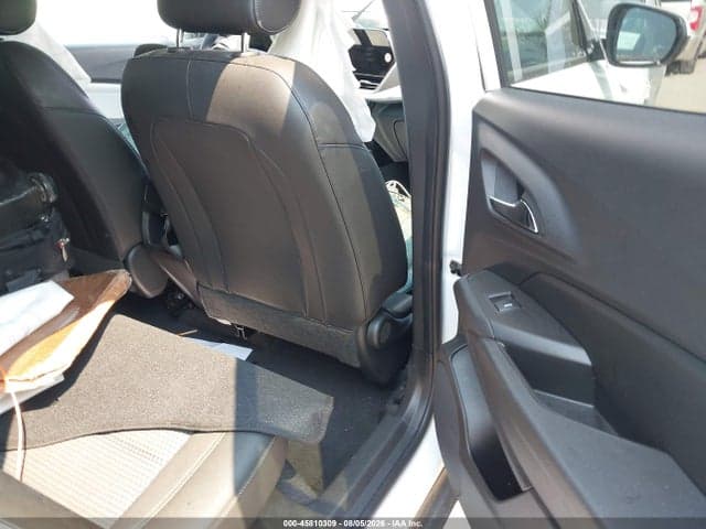 2025 CHEVROLET TRAX FWD LT 8