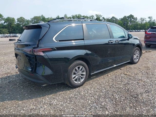 2025 TOYOTA SIENNA XLE 4