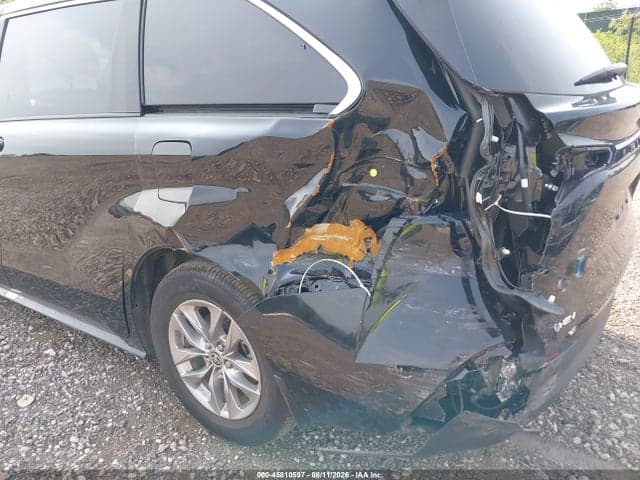 2025 TOYOTA SIENNA XLE 6