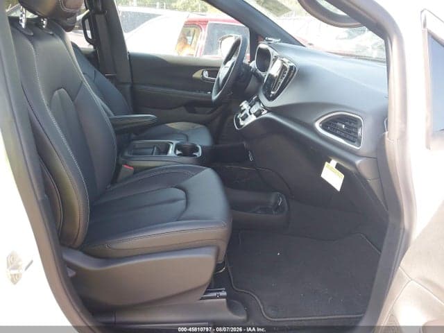 2027 CHRYSLER PACIFICA 5