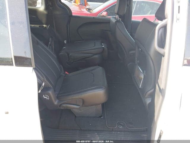 2027 CHRYSLER PACIFICA 8