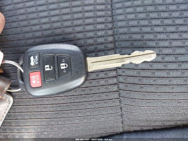 2017 TOYOTA CAMRY SE 11