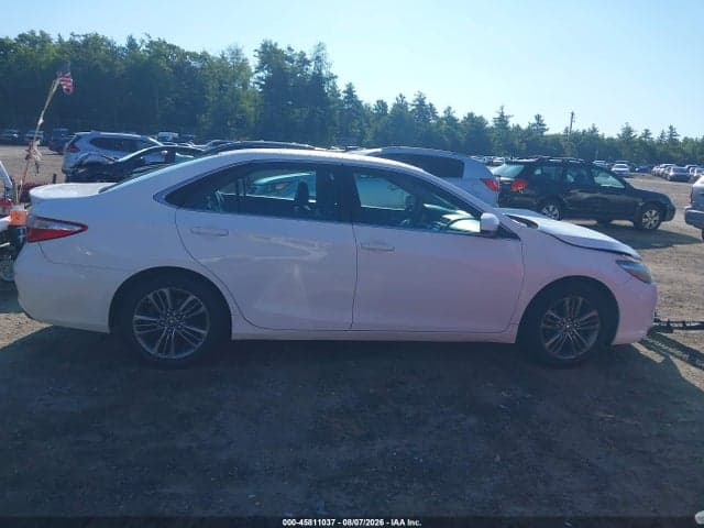2017 TOYOTA CAMRY SE 14