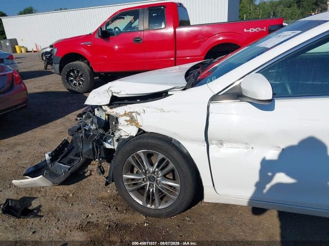2017 TOYOTA CAMRY SE 19
