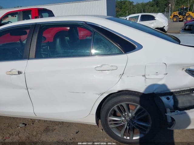 2017 TOYOTA CAMRY SE 21