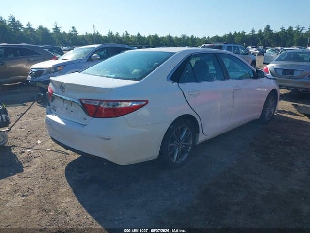 2017 TOYOTA CAMRY SE 4