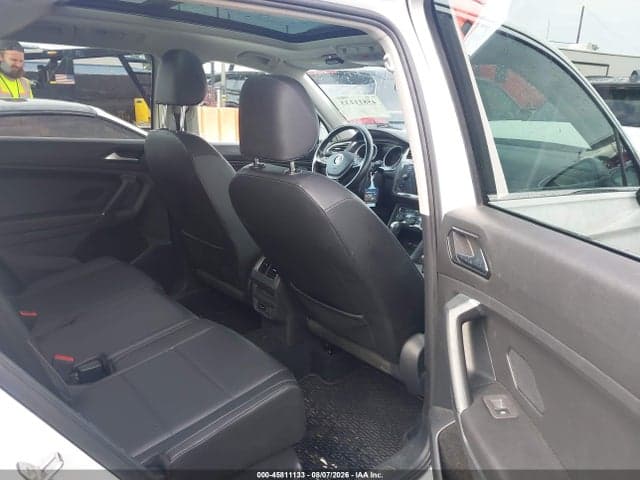 2018 VOLKSWAGEN TIGUAN 2.0T SE/2.0T SEL 8
