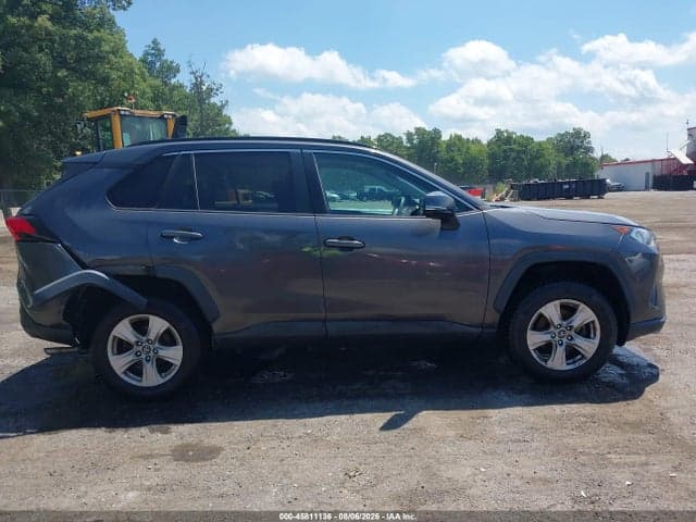 2019 TOYOTA RAV4 XLE 13