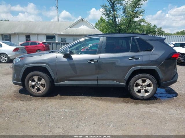 2019 TOYOTA RAV4 XLE 14