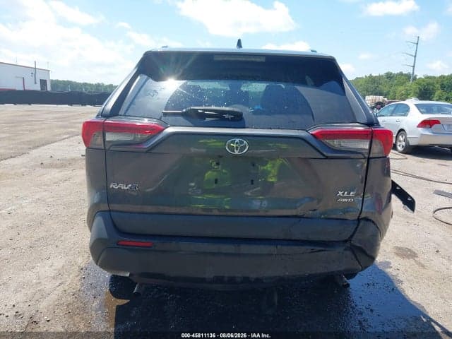 2019 TOYOTA RAV4 XLE 16