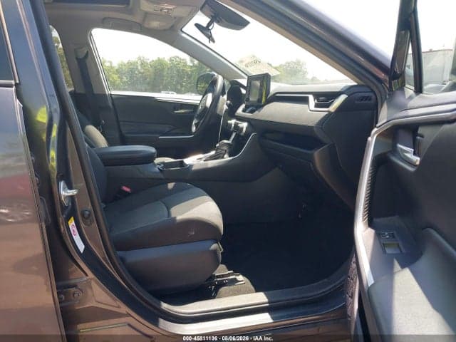 2019 TOYOTA RAV4 XLE 5
