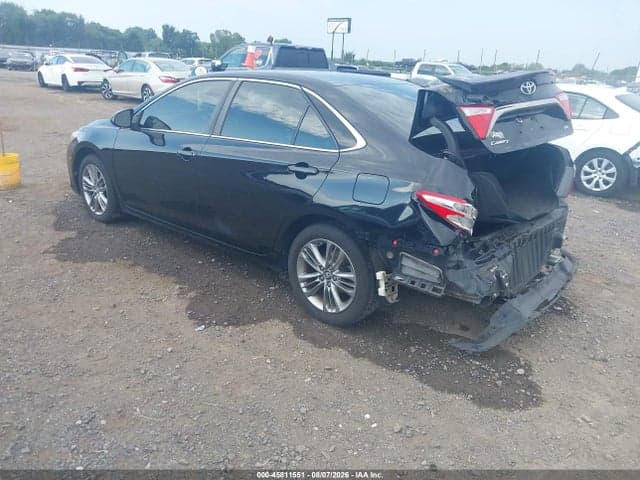 2017 TOYOTA CAMRY SE 3