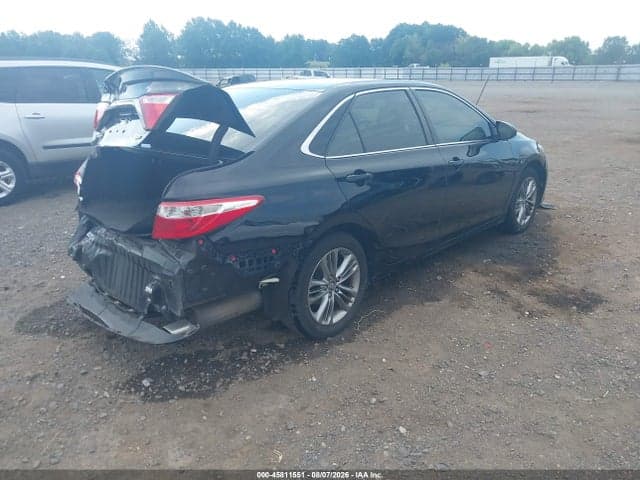 2017 TOYOTA CAMRY SE 4