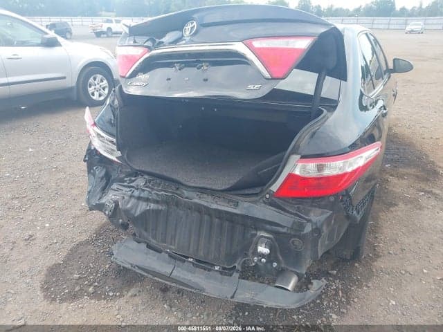 2017 TOYOTA CAMRY SE 6
