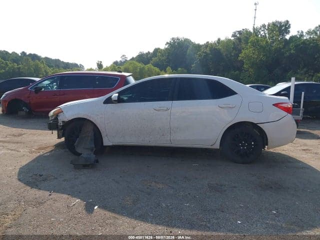 2018 TOYOTA COROLLA LE 15