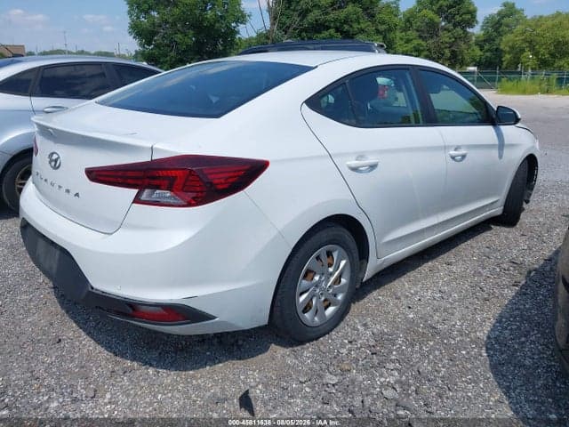2019 HYUNDAI ELANTRA SE 4