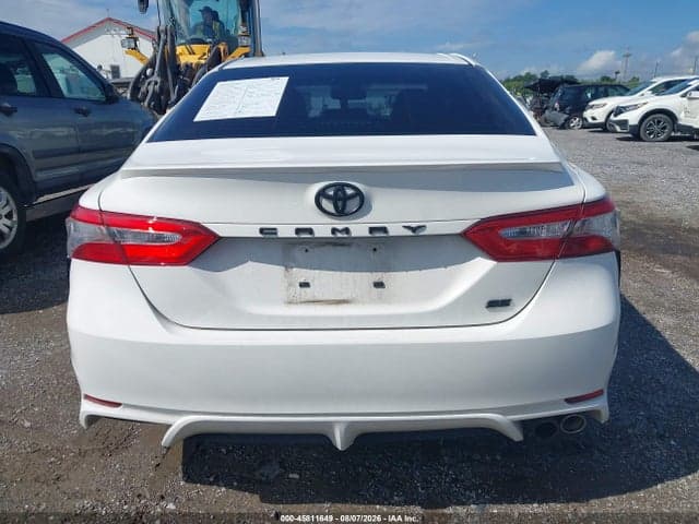 2018 TOYOTA CAMRY SE 16