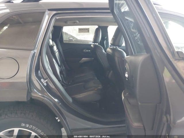 2017 JEEP CHEROKEE TRAILHAWK 8